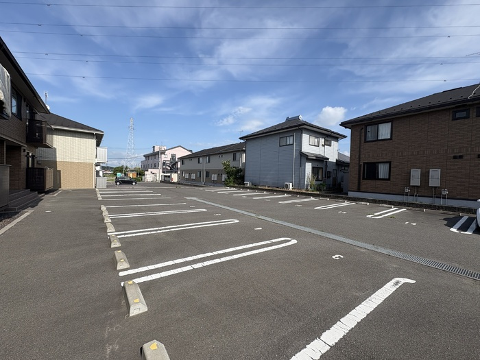 アヴァンスⅢの駐車場