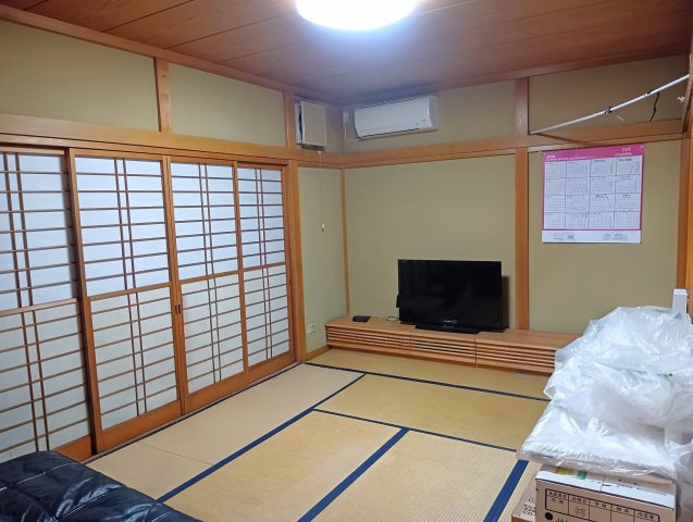 売中古戸建　焼津市石津中町の和室|7.5帖の和室にテーブルを配置すれば飲食店の一部として活用できます！