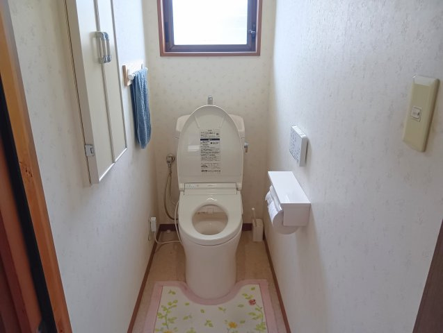 売中古戸建　焼津市石津中町のトイレ|2階にもトイレがあり、お客様用と分けることができます！