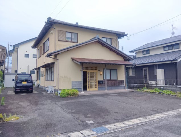 売中古戸建　焼津市石津中町の外観|屋号を掲げる等、リフォームをすれば飲食店にぴったりの佇まいです！