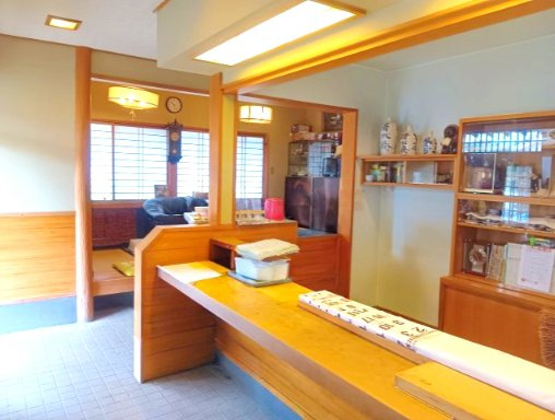 売中古戸建　焼津市石津中町の内装|カウンターから左側を見ると座敷がある造りになっています！