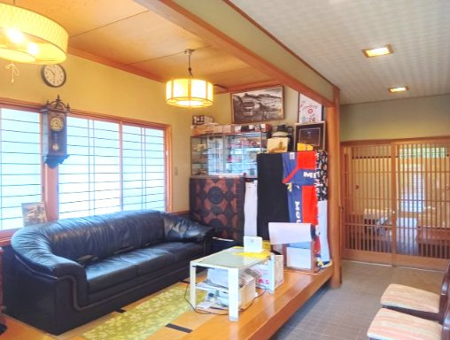 売中古戸建　焼津市石津中町の内装|座敷にテーブルを配置してお客様をおもてなしできます！