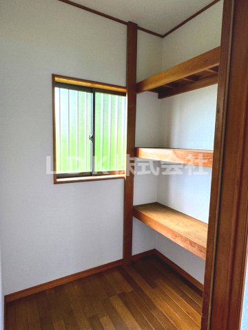 【収納】 | 売主/収益/中古戸建/ふじみ野市川崎 | 1F／納戸（2025.08.16撮影）
