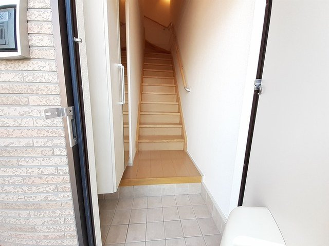 玲巧ハイツ八丁の玄関