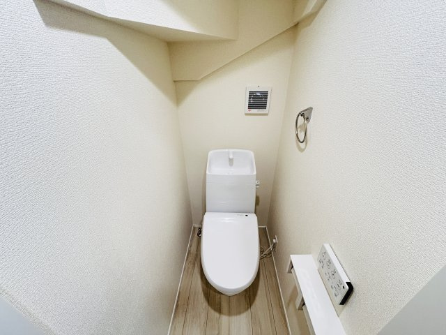 新築　前橋市天川原町１丁目　LIGNAGE　１号棟のトイレ|現地写真　節水タイプのウォシュレット付きトイレ、水道料節約に一役買います！
