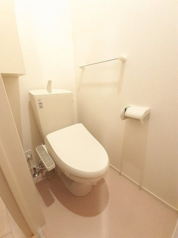 ロータス南島田Ｃのトイレ|落ち着いた色調のトイレです