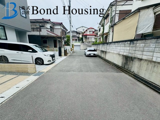 SIC・WIC完備収納豊富　池上1丁目　中古戸建の前面道路含む現地写真