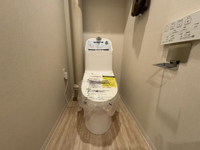 妙法寺駅前住宅のトイレ|ゆったりとした空間のトイレです