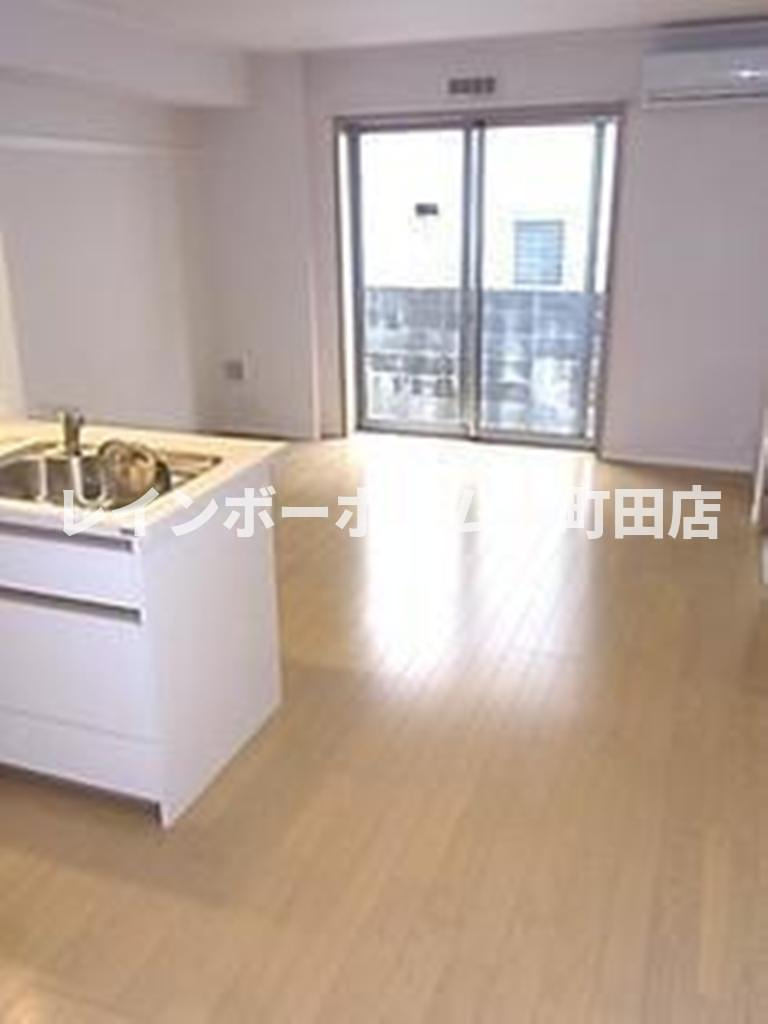 西鶴間KIガーデンズ　壱番館※初期費用分割後払いサービス利用可能物件の居間・リビング