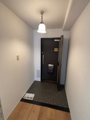 穂積台グランドコーポの玄関