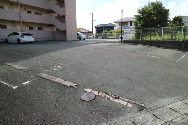延命寺マンションの駐車場