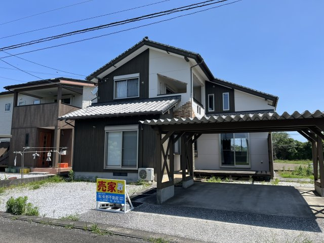 串間市城山　高台に建つ太陽光付き2階建住宅