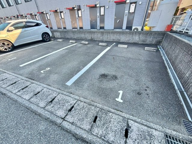 OA FLAT飯田の駐車場