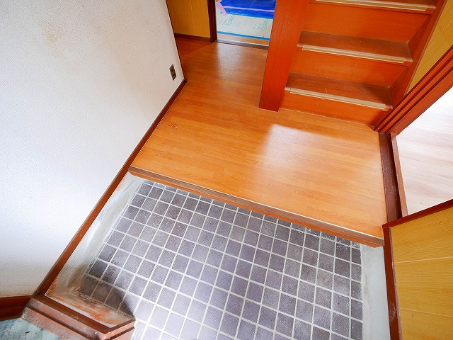 川上町戸建の玄関