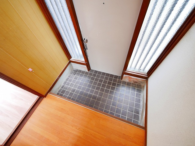 川上町戸建の玄関