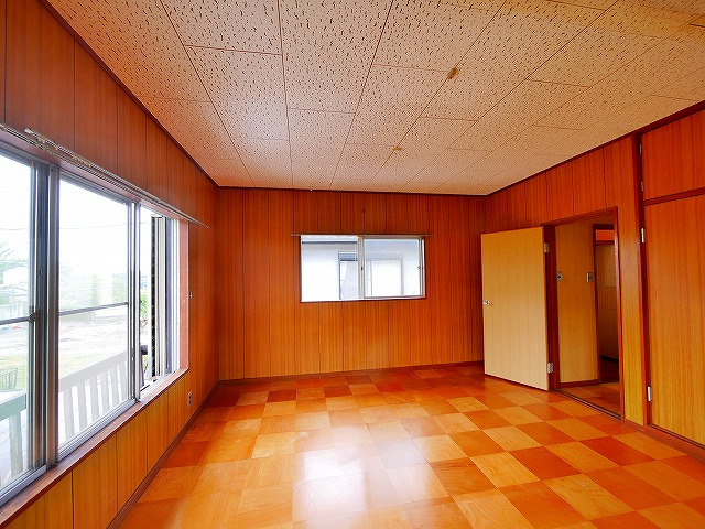川上町戸建の洋室