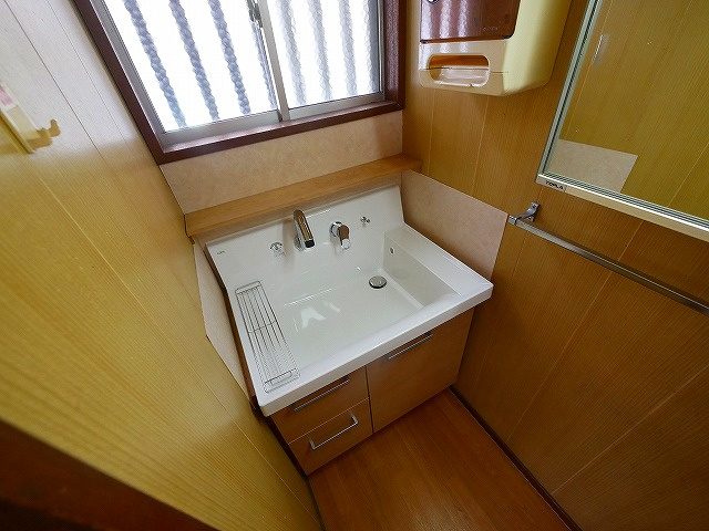 川上町戸建の洗面所