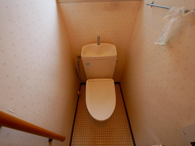 川上町戸建のトイレ