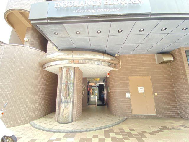 INSURANCE BLDG.XⅠXのエントランス