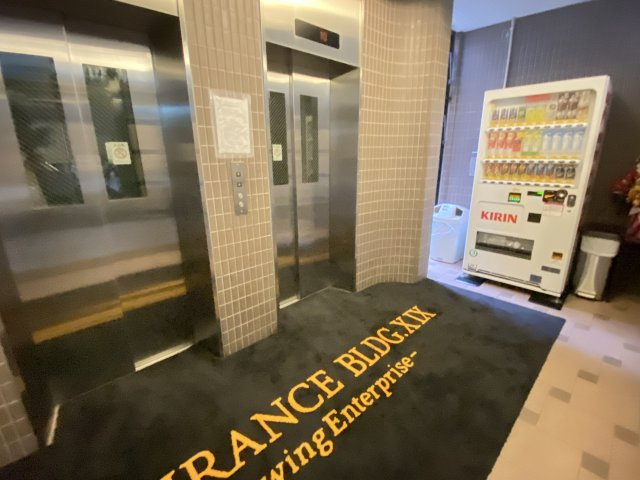 INSURANCE BLDG.XⅠXのエントランス
