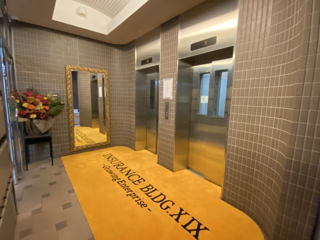 INSURANCE BLDG.XⅠXのエントランス