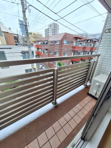 ファンダシオ大岡山のバルコニー