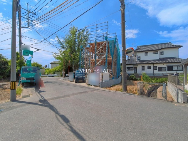 越谷市大字三野宮 新築分譲住宅の前面道路含む現地写真