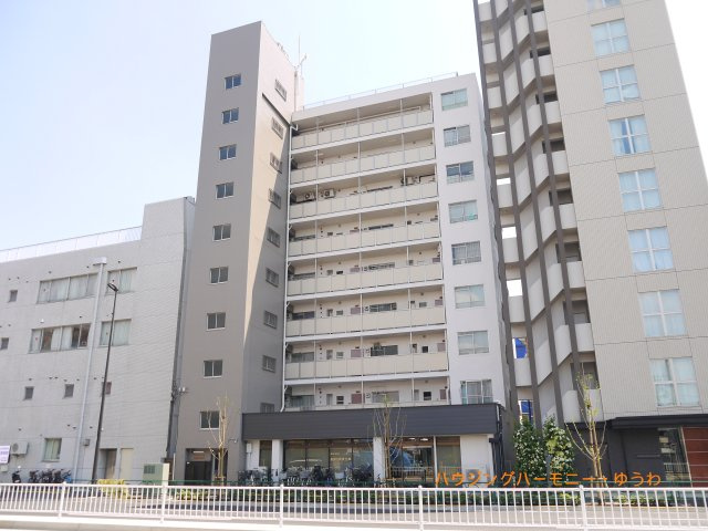 【外観】 | 赤羽ハイコーポ | 住む人を映し出す洗練された佇まいは、いつまでも輝き続けながらいつしか街の風景に溶け込んでいきます。
