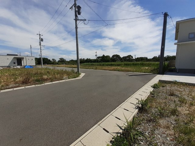 宇土市岩古曽町の売地の前面道路含む現地写真