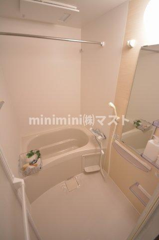 セレニテ本町refletの浴室