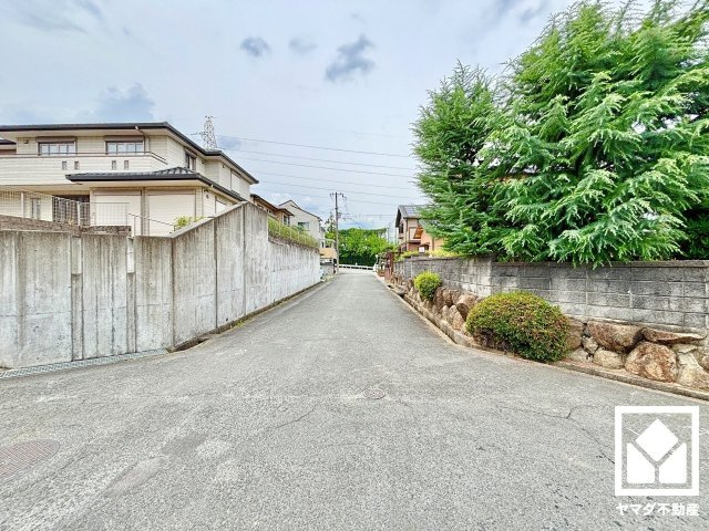 八幡市男山吉井の前面道路含む現地写真
