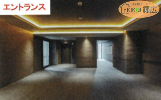 アルファリアラス西二見　2階のエントランス