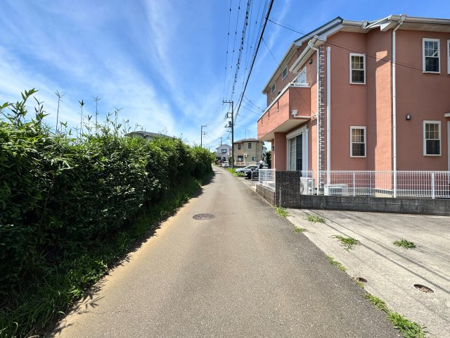所沢市上山口中古戸建の前面道路含む現地写真|前面道路