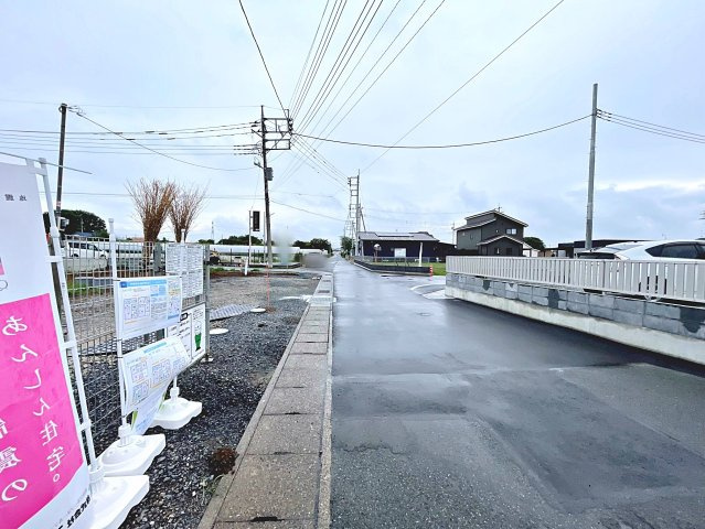 新築戸建・新築建売　伊勢崎市曲沢町　赤堀東小学校・赤堀中学校の前面道路含む現地写真