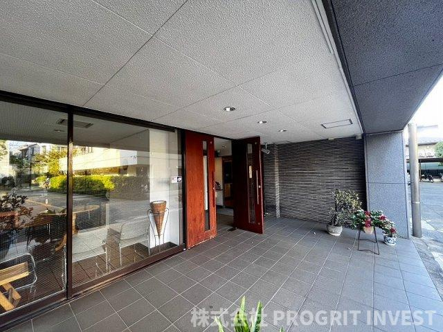 城北台マンションのエントランス