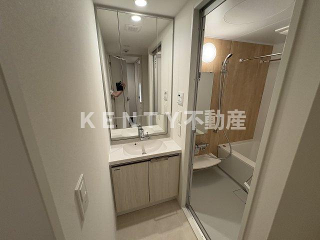 【独立洗面台】 | ルミーク大森 | 独立洗面台、小物を置くことができて便利です