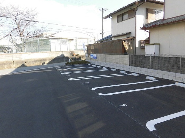 リーオ・コレージュの駐車場