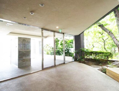 【エントランス】 | リアージュ西宮門戸厄神 | 住まう方、訪れる方を上品に迎えるエントランス