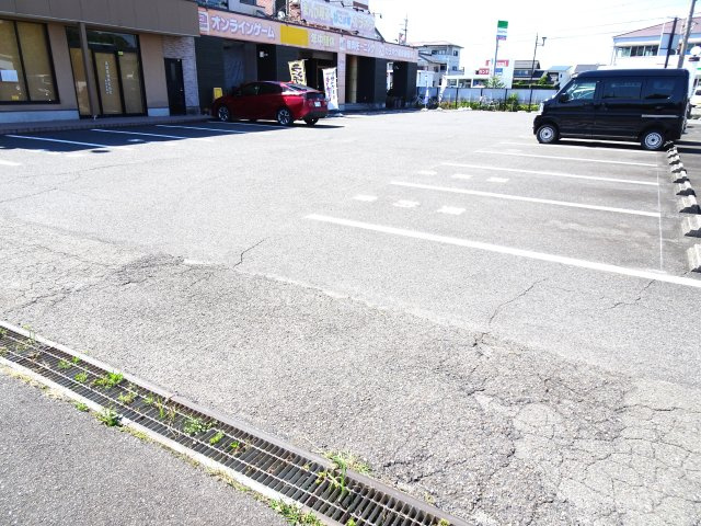 海津アパートの駐車場