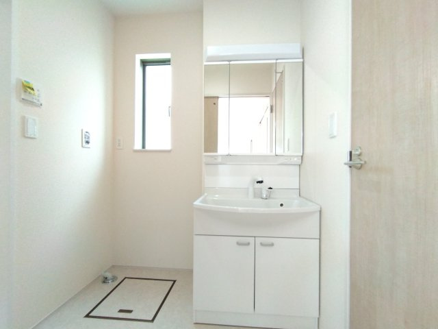 水戸市曙町1番37の独立洗面台|同施工物件の洗面室～シャキット！一日を始める朝も素顔に戻る夜も子の洗面から～！