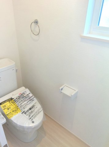 神戸市第29垂水区神陵台一戸建住宅のトイレ|２階のコンパクトで使いやすいトイレです