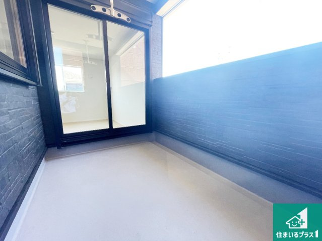 摂津市鳥飼西　第3期　新築一戸建てのバルコニー|日当たりのよいバルコニー！お部屋が開放的に！