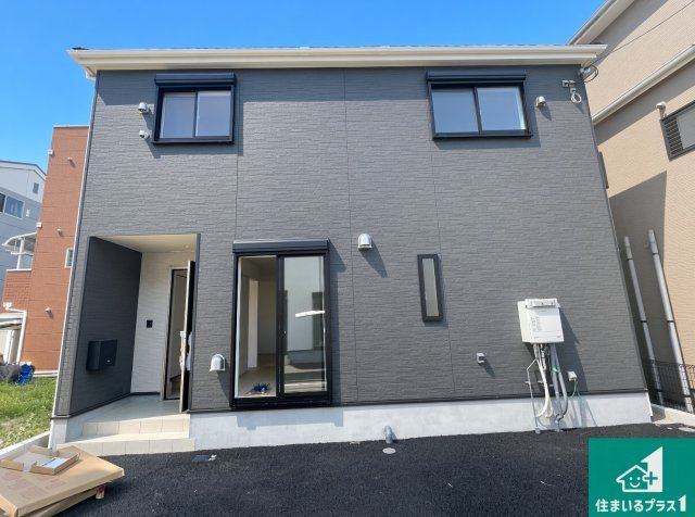 摂津市鳥飼西　第3期　新築一戸建ての外観|安心の10年保証！外観を美しく保ち、雨水で汚れを落とします！気になることがありましたら、お気軽にお問い合わせください！