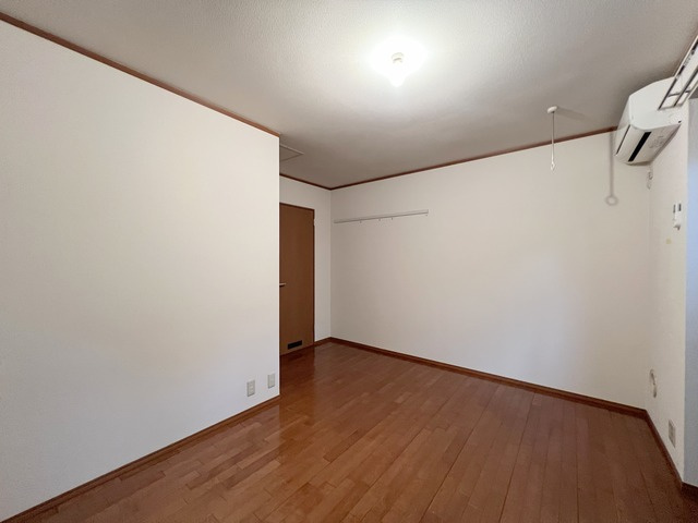 ＰＩＮＯの居間・リビング|★キレイなフローリングの角部屋です★