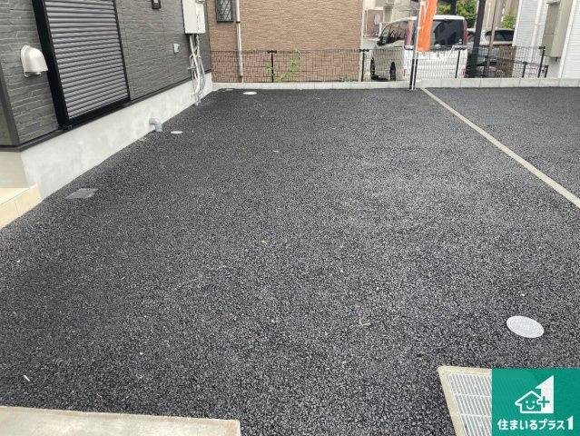 5日(土)6日(日)現地ご見学可能！　摂津市鳥飼西　ラスト1邸の駐車場|駐車スペース！散水栓があるので、こまめに愛車を洗えます！