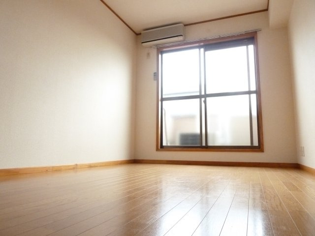ニューシャルマンの洋室|日当たりの良い洋室はお勧めです