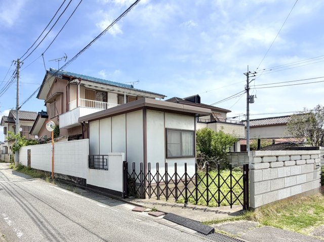【中古戸建】高崎市上豊岡町の外観|■外観｜土日のご見学はもちろん、平日・夜間のご案内も大歓迎です♪「今から見たい」や「仕事終わりに見たい」にもご対応できますのでお気軽にお問い合わせください♪