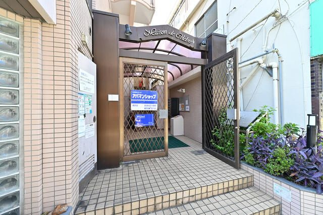 横浜市港南区大久保１丁目の賃貸マンションのエントランス