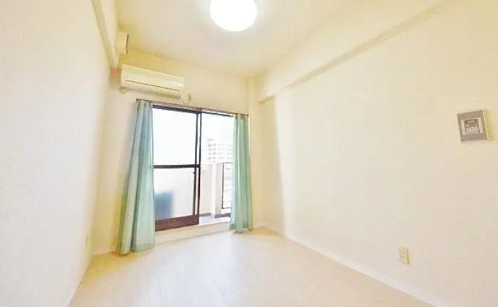 横浜市港南区大久保１丁目の賃貸マンションの居間・リビング
