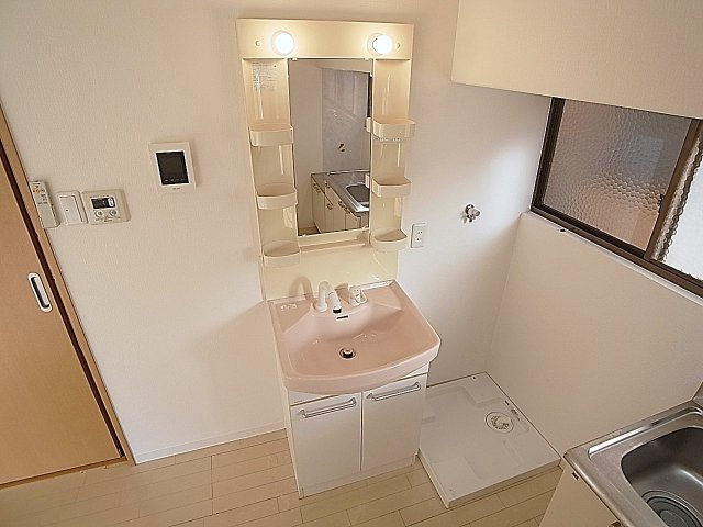 ビーコート丸山の洗面所|シャワー付きの洗面台